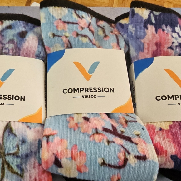 Compression Socks - Picture 1 of 2